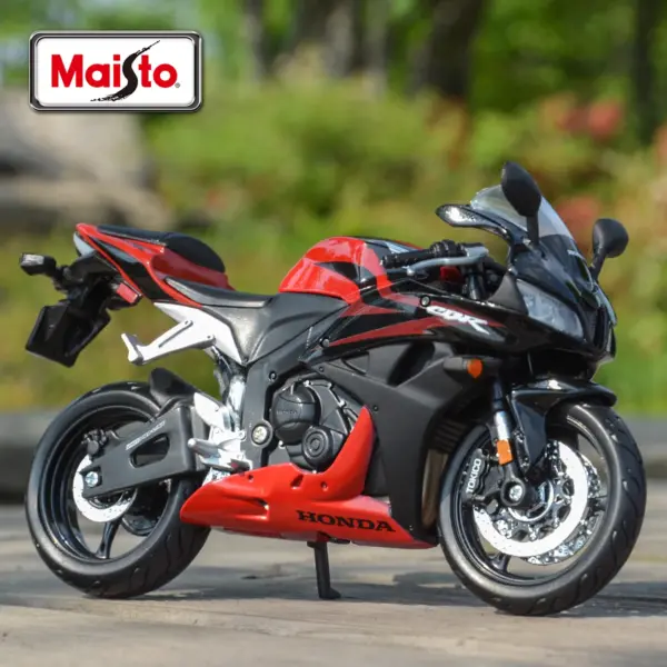 1:12 Scale Honda CBR600RR Die-Cast Model - Image 2