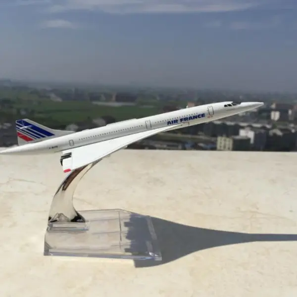 1:400 Scale Concorde Diecast Airplane Model - Image 4