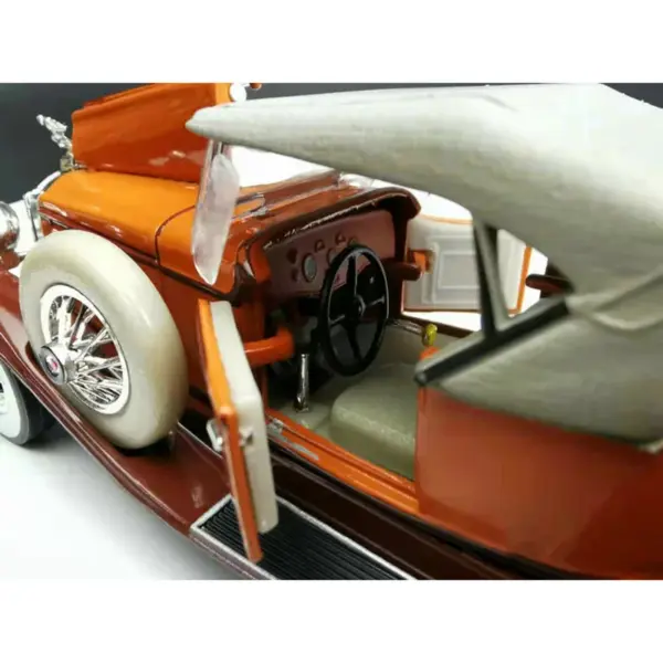 1:32 Scale Classic American Alloy Car Model - Image 3