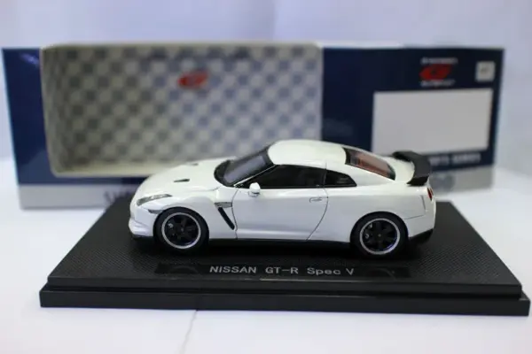 Nissan GT-R Spec V 1/43 Diecast Model Car - Image 7