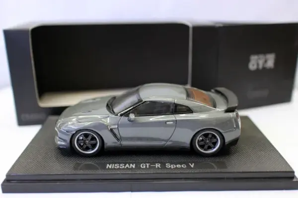 Nissan GT-R Spec V 1/43 Diecast Model Car - Image 8