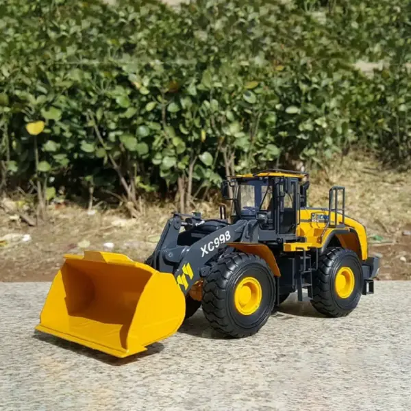 XCMG XC998 1:35 Scale Wheel Loader Model - Image 3