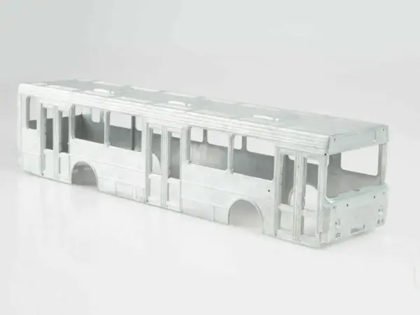 1/43 Scale Unassembled City Bus Model Kit - Image 2