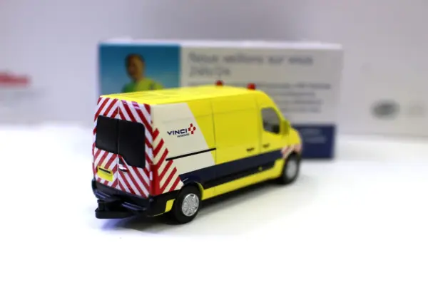NorRevv 1/64 Scale Vinci Van Diecast Model - Image 4