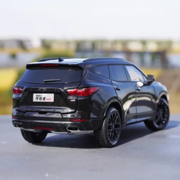 Diecast 1:18 Scale Trailblazer RS SUV Model - Image 4