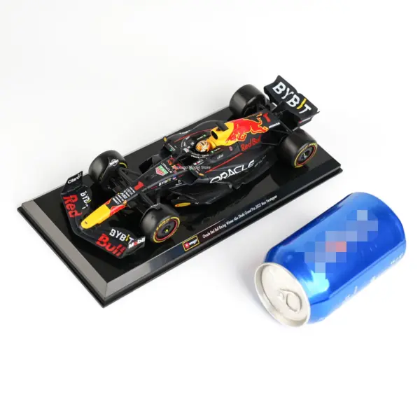 Bburago 1:24 2022 Red Bull Formula Car Model - Image 3