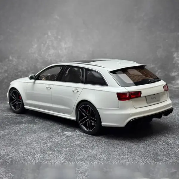 1:18 Scale Audi RS6 Avant C7 Model Car - Image 4