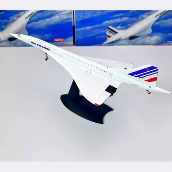 1:200 Scale Concorde Diecast Model Aircraft - Image 3