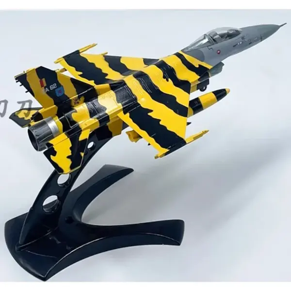 1:72 Scale F-16A Fighter Jet Model - Image 4