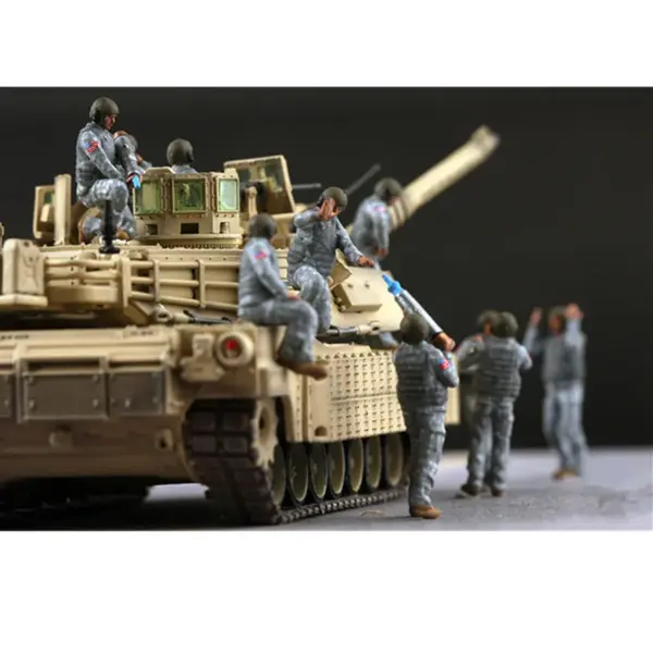 1:72 Scale Model Army Soldiers Set with Tank - Image 4