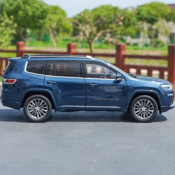 Diecast 1:18 Scale FCA Commander SUV Model - Image 3