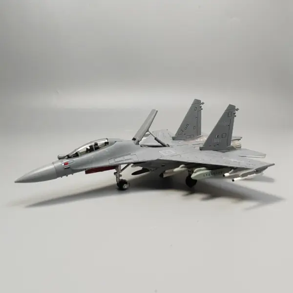 1:100 Scale J-16 Military Aircraft Model - Image 7