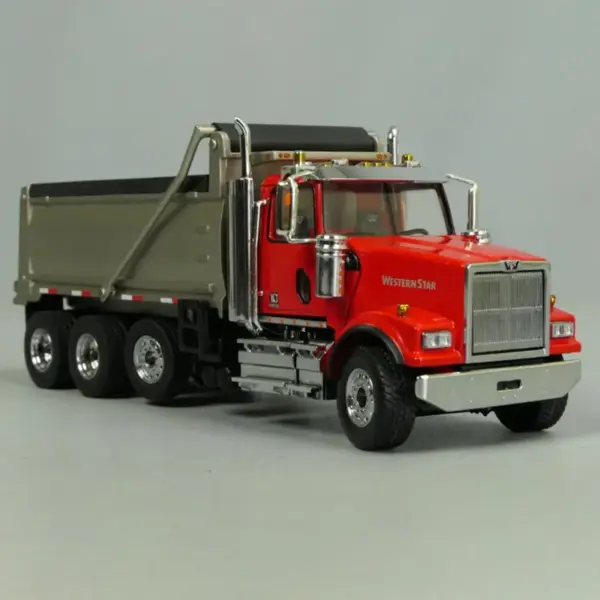 1:50 Scale Diecast Western Star 4900 Model - Image 2