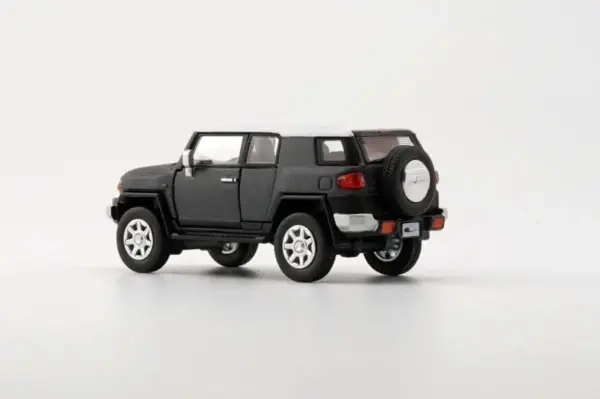 1/64 Scale 2015 FJ Cruiser Diecast Model - Image 5