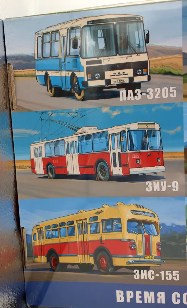 1:43 Scale Diecast ZIU-10 Trolleybus Model Kit - Image 5