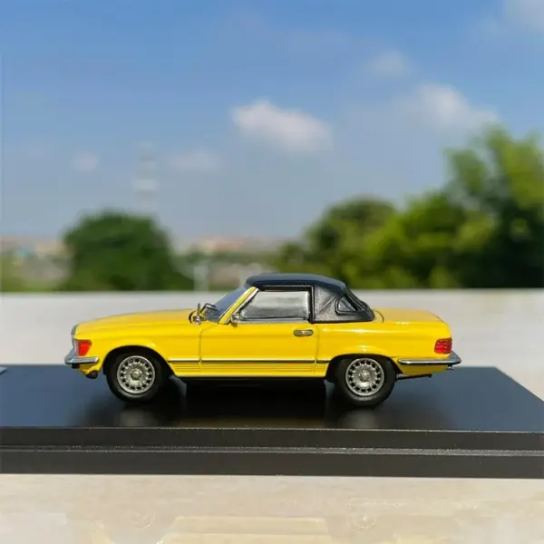 1:64 Scale Diecast Benz 450SL Model Car - Image 3