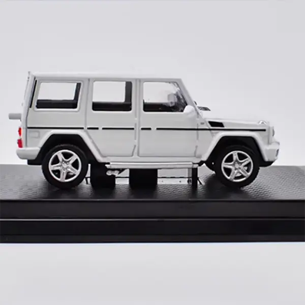 Diecast 1:64 Scale Benz G500 Off-Road Model - Image 4