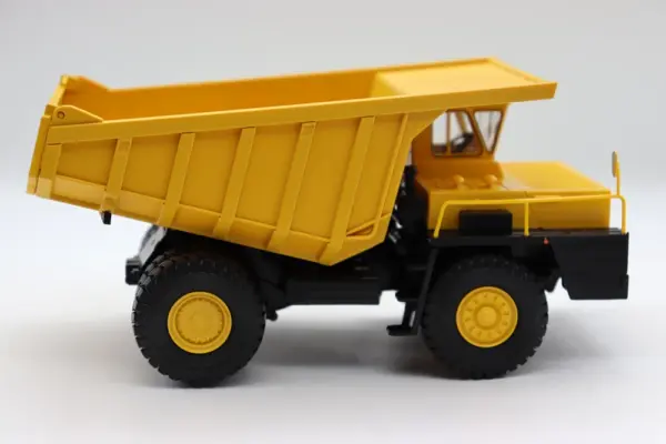 1/43 Scale Belaz 7526 Dump Truck Model - Image 6