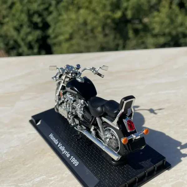 Diecast 1:24 Honda Valkyrie Motorcycle Model - Image 6