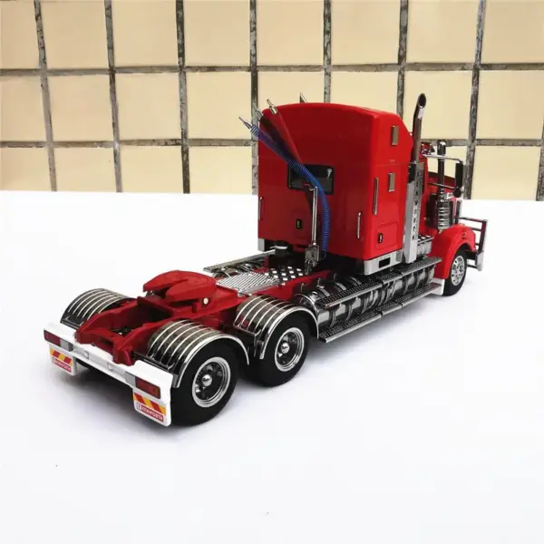 1:32 Scale Diecast Kenworth T909 Truck Model - Image 6