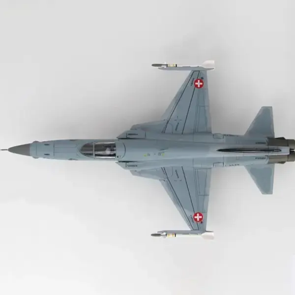 1:72 Scale F-5E Tiger II Fighter Model - Image 2