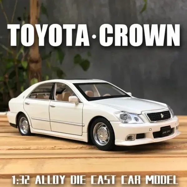 1:32 Scale Toyota Crown Diecast Model Car - Image 10