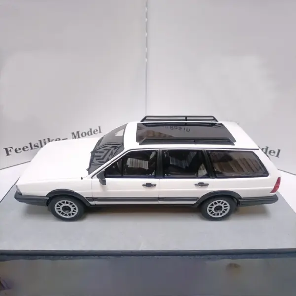 1:18 Scale VW Passat Alloy Car Model - Image 5