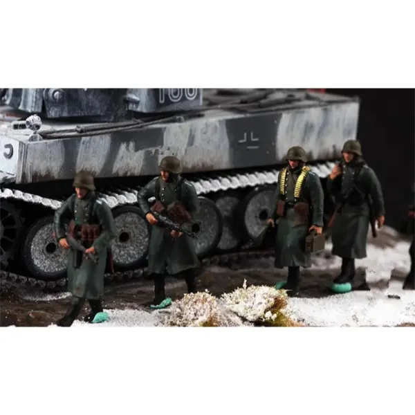 1:72 Scale German Soldiers Miniature Figures Set - Image 3