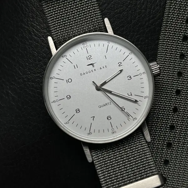 Simple Bauhaus Couple Quartz Watches Set - Image 3