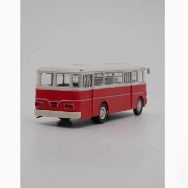 1:72 Scale Diecast IKARUS 620 Bus Model - Image 4