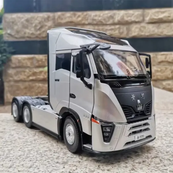 Diecast 1:24 Jianghuai K7 Tractor Model - Image 7