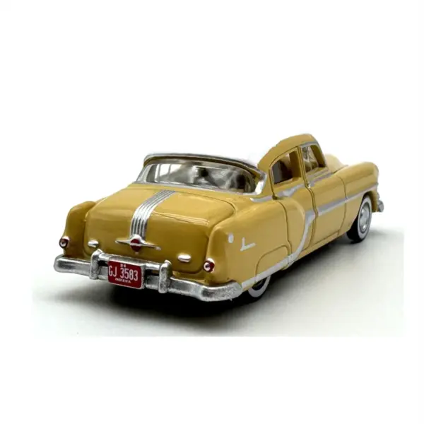 1:87 Scale Diecast Pontiac Chief Collectible Model - Image 2