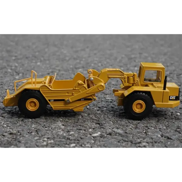 1/64 Scale CAT 611 Wheel Tractor Model - Image 3