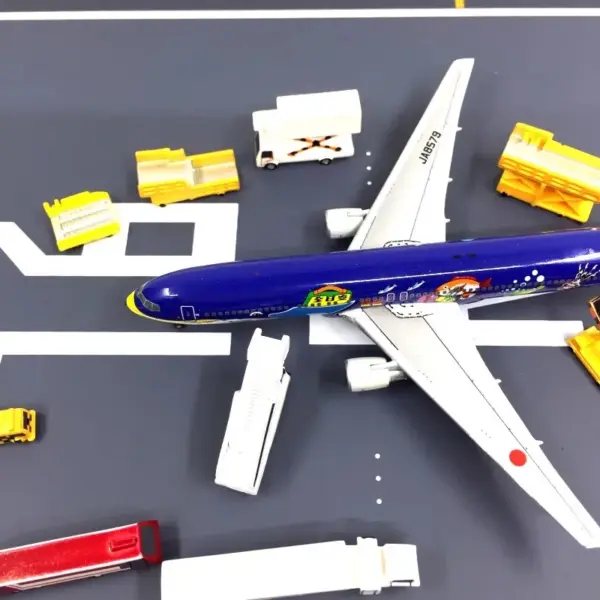 1:400 Scale 18pcs Airport Ground Handling Set - Image 2