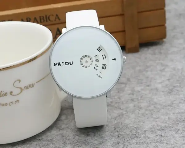 Minimalist UTHAI CQ208 Rotary Quartz Watch - Image 6
