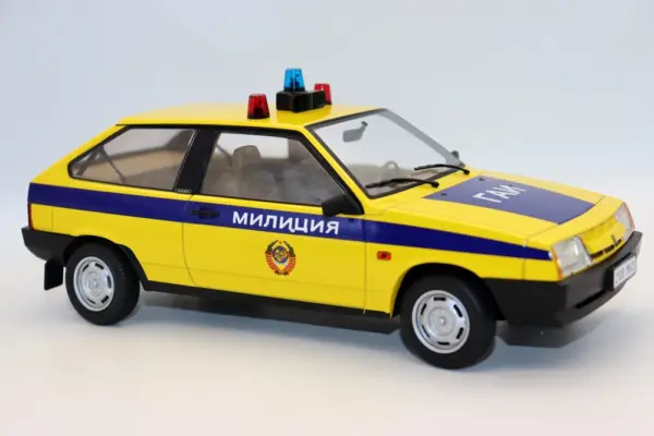 1:18 Scale Lada 2108 Soviet Police Model - Image 2