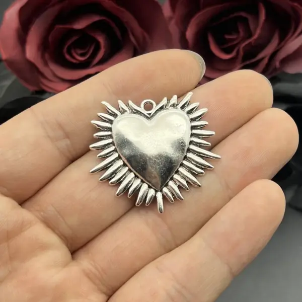4pcs Antique Silver Sacred Heart Charms - Image 4