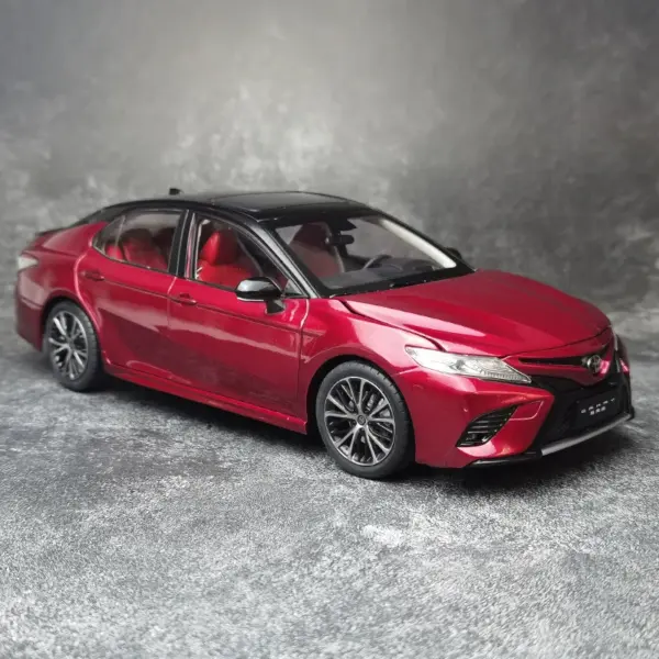 1:18 Scale Toyota Camry Diecast Model Car - Image 10