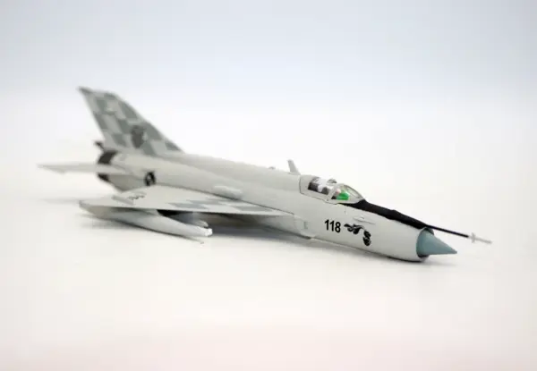 1/100 Scale Diecast Mig 21bisD Model Aircraft - Image 3
