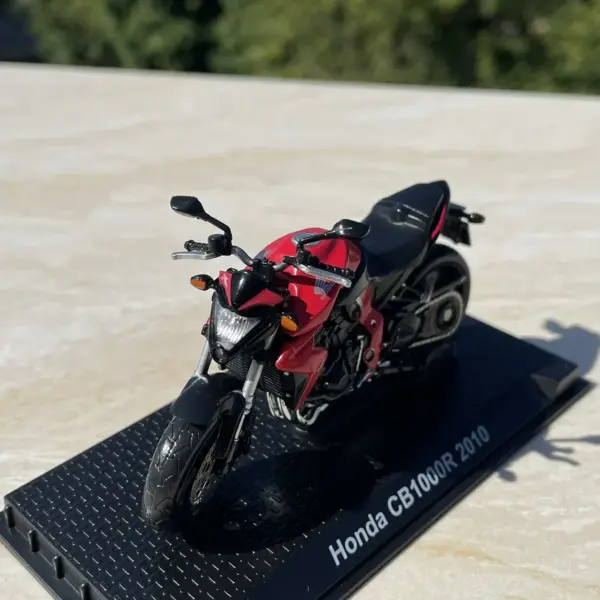 1:24 Scale Diecast Honda CB1000R Motorcycle Model - Image 3