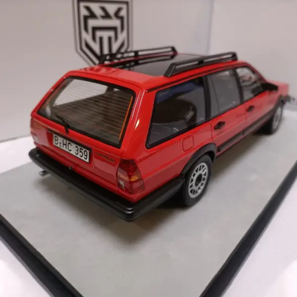 1:18 Scale VW Passat Alloy Car Model - Image 3
