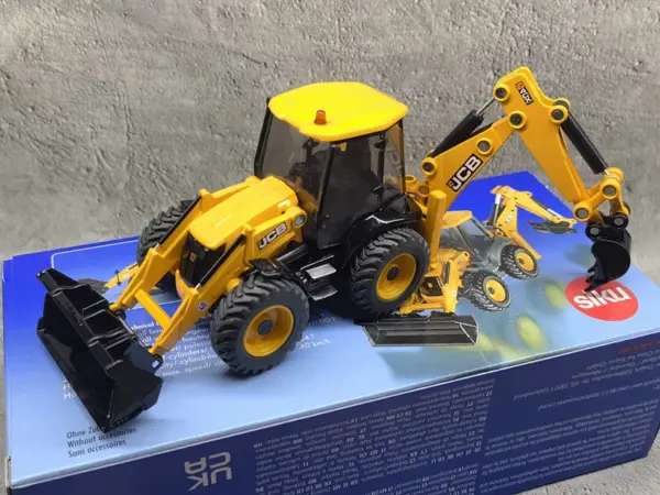 1:50 Scale JCB 4CX Diecast Backhoe Loader - Image 6