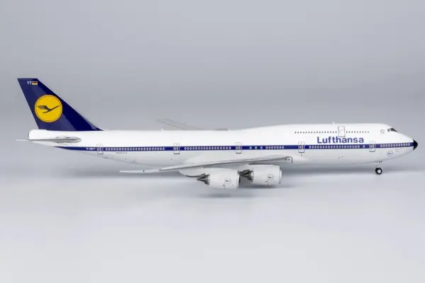 Lufthansa B747-8 Diecast Model 1:400 Scale - Image 2