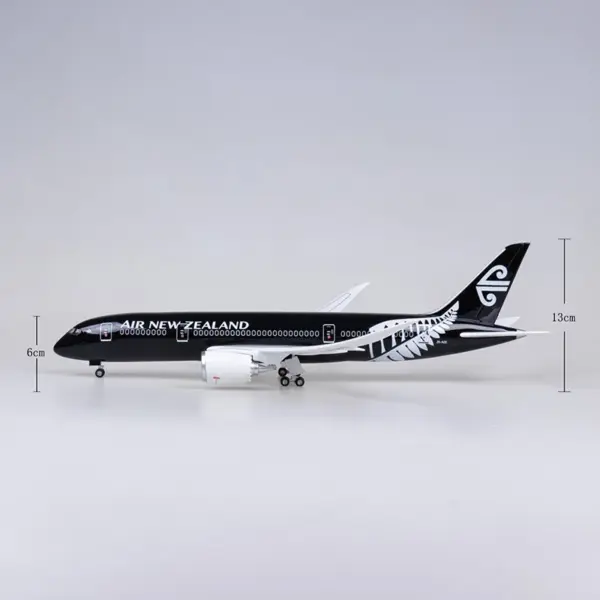 1:85 Scale B787 New Zealand Airlines Model - Image 3