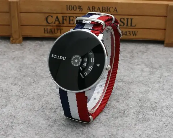 Minimalist UTHAI CQ208 Rotary Quartz Watch - Image 10