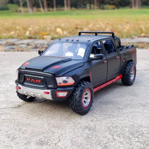 1:32 Dodge RAM Alloy Model with Sound & Lights