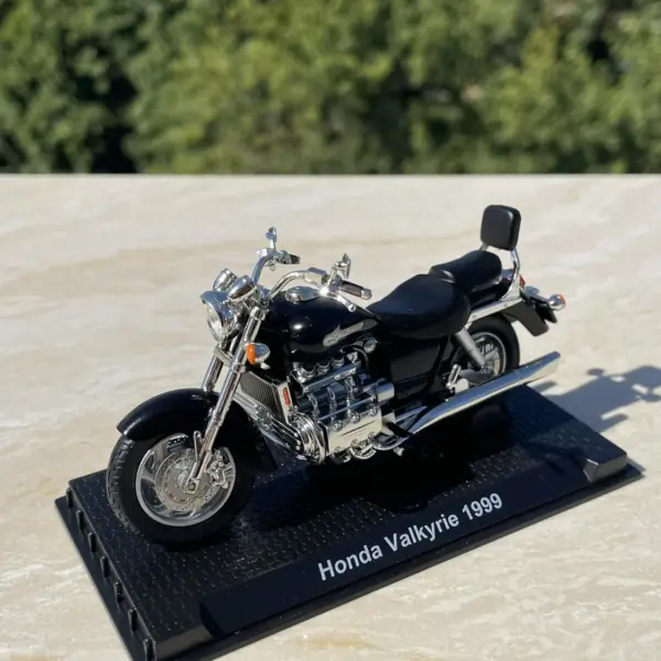 Diecast 1:24 Honda Valkyrie Motorcycle Model - Image 2