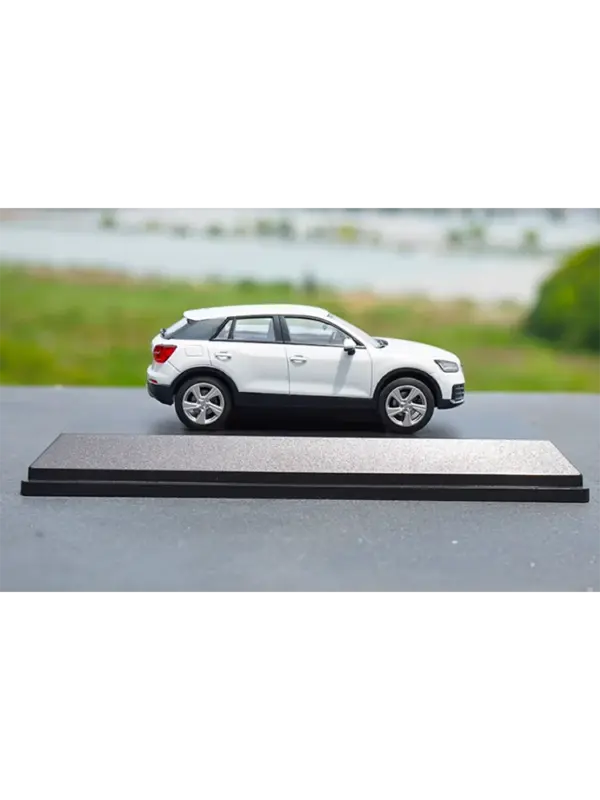 1:43 Scale Q2 Diecast Alloy Car Model - Image 5