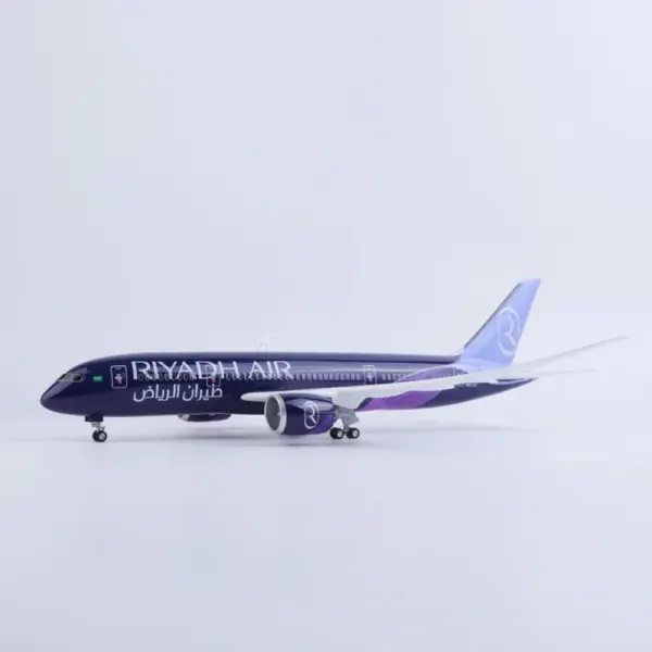 1:130 Scale Riyadh Airlines Boeing 787 Model - Image 2