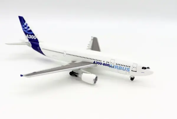 1/400 Scale Airbus A300-600 Diecast Model - Image 4
